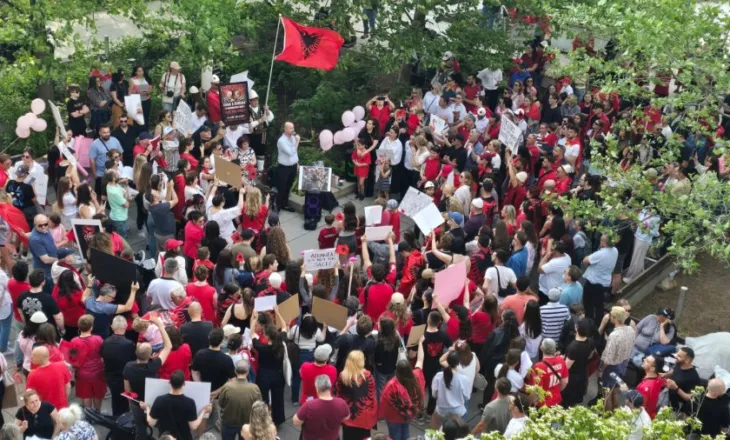 ‘Revolucion’ – Shqiptarët e diasporës në Toronto kundër Ramës: Shqipëria është e jona!