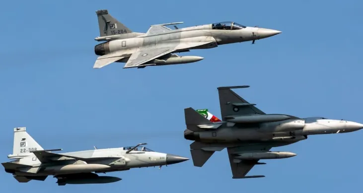 Rikthehen “ethet” e luftës mes Pakistanit dhe Afganistanit, 13 të vrarë nga bombardimet e avionëve!