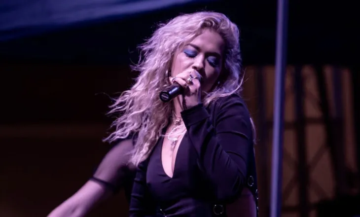 Rita Ora nis turneun veror të koncerteve, më 1 gusht do të performojë në Ohër