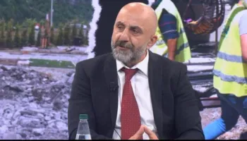 Romeo Kara reagon ashpër ndaj PD: Nuk ngrihen 300 mijë shqiptarë për t’i dhënë pushtetin çunit të Fahri Balliut!