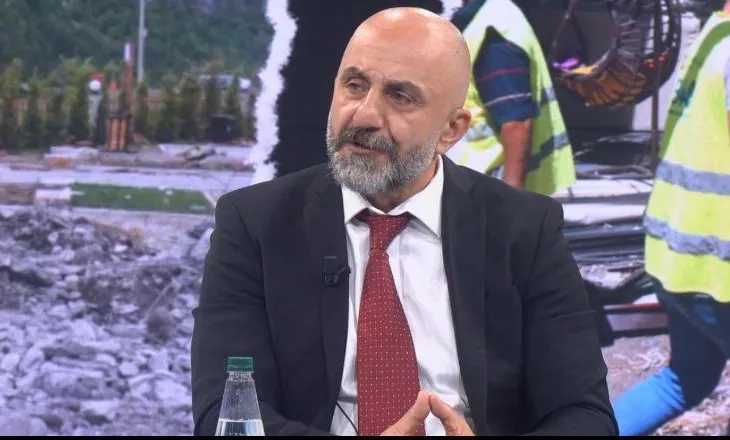 Romeo Kara reagon ashpër ndaj PD: Nuk ngrihen 300 mijë shqiptarë për t’i dhënë pushtetin çunit të Fahri Balliut!