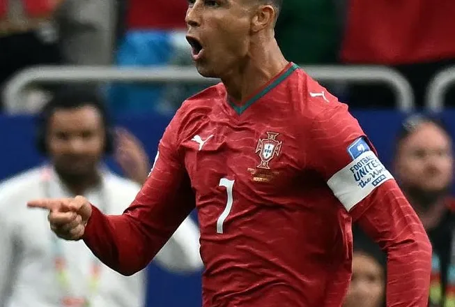 Ronaldos i përmendet Mesi në ‘miks zonë’, CR7…bëni pyteje tjetër