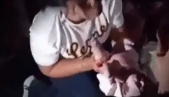 Rrëqethëse, gruaja sjell në jetë foshnjën mes rrënojave të tërmetit në Venezuelë (VIDEO)