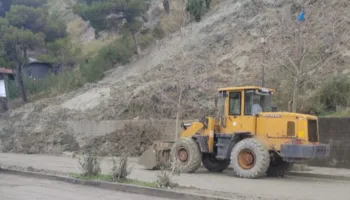 Rrëshqitja e dherave në zonën e Currilave, kryebashkiakja Sako: Nevojitet projekt i detajuar për stabilizimin e kodrës