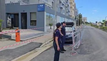 Rrëshqitja masive e dheut në Durrës/ Autoritetet rrisin masat e sigurisë, banorët nuk lejohen të futen në banesa për shkak të terrenit të paqëndrueshëm