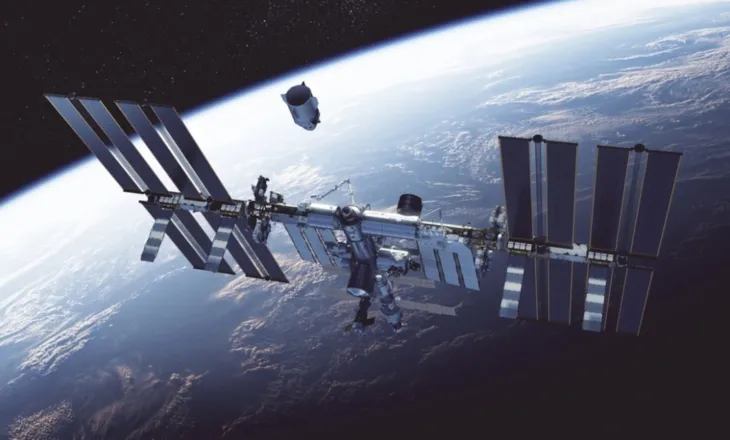 Rrjedhje ajri në Stacionin Ndërkombëtar Hapësinor, astronautët në bord përgatiten për një evakuim të mundshëm