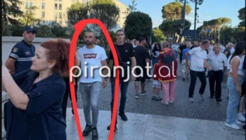 ‘Rroftë Edi Rama’/ Kush është ‘patronazhisti’ që provokoi protestuesit para Kryeministrisë