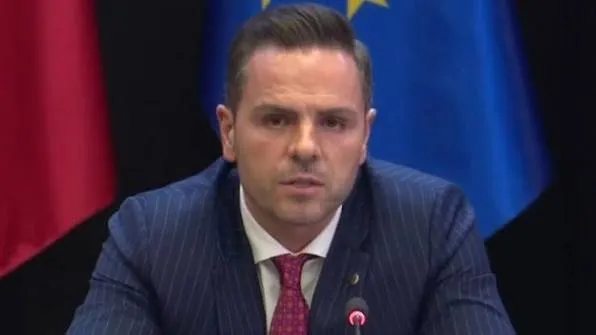 Rruga 1.3 mln euro u shkatërrua pa u marrë në dorëzim, “çmendet” Ami Kozeli i ARRSH, hap tenderin 955 mijë euro…