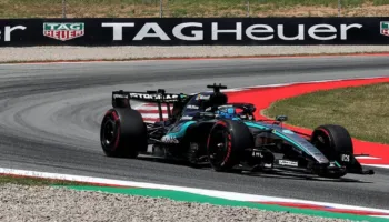 Russell rikthehet protagonist, siguron “pole position” në Barcelona para Hamilton e Antonelli