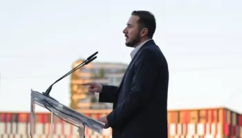 “Sali nuk je më opozita, por pengesa”/ Salianji-Berishës: Dhe meqë ke kaq merak të merresh me budallallëqe, dil fol…
