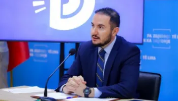 Salianji nxjerr pamje nga protesta dhe bën thirrjen: Rama, jep dorëheqjen! Fund modelit të korruptuar