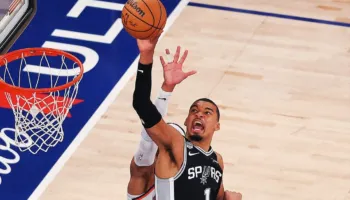 San Antonio nuk dorëzohet, mposht New York dhe rihap garën për titull në NBA