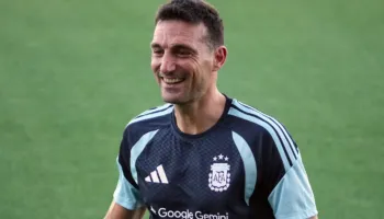 Scaloni: Fansat po e shijojnë Messi dhe Argjentinën, por do të ketë momente kur do të vuajmë