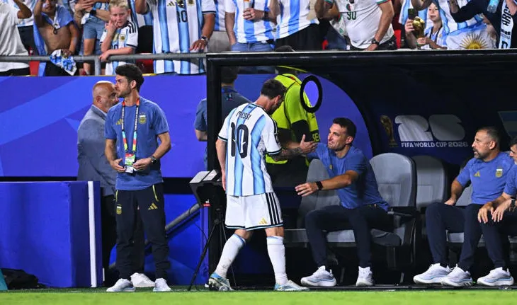 Scaloni: Mos u habisni me ato që bën Messi, ai ka 20 vjet që mahnit të gjithë botën