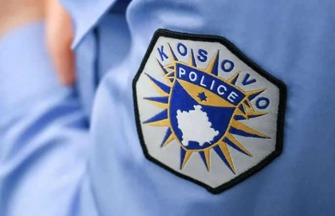 Sekuestrohen armë, municione dhe jelek antiplumb në Pejë, arrestohen 6 persona