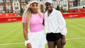 Serena Williams sërish në fushë në lojën dyshe në turneun “Queen’s” me një partnere 25 vjet më të re në moshë
