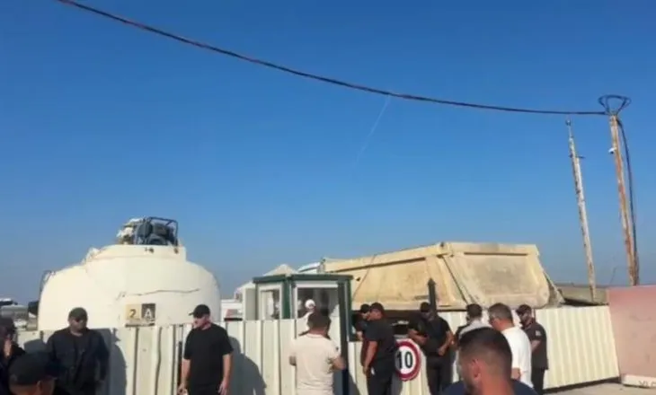 Sërish tensione në Aeroportin e Vlorës, ‘2A Group’ e Valon Ademit bllokon hyrjen për punonjësit e Pacollit