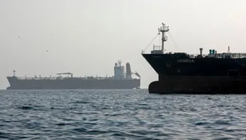 SHBA godet objektiva ushtarake iraniane, Teherani kundërpërgjigjet, rriten tensionet në Ngushticën e Hormuzit
