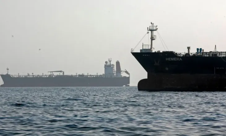 SHBA godet objektiva ushtarake iraniane, Teherani kundërpërgjigjet, rriten tensionet në Ngushticën e Hormuzit