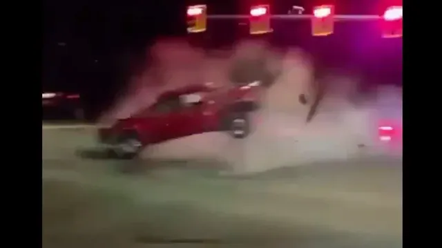 SHBA/ I mituri me Porche kalon semaforin e kuq me shpejtësi, plagosen gjashtë persona në Nevada
