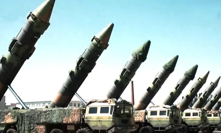 SHBA në aksion, forcat amerikanë bllokojnë një ‘shi’ raketash e dronësh iranianë