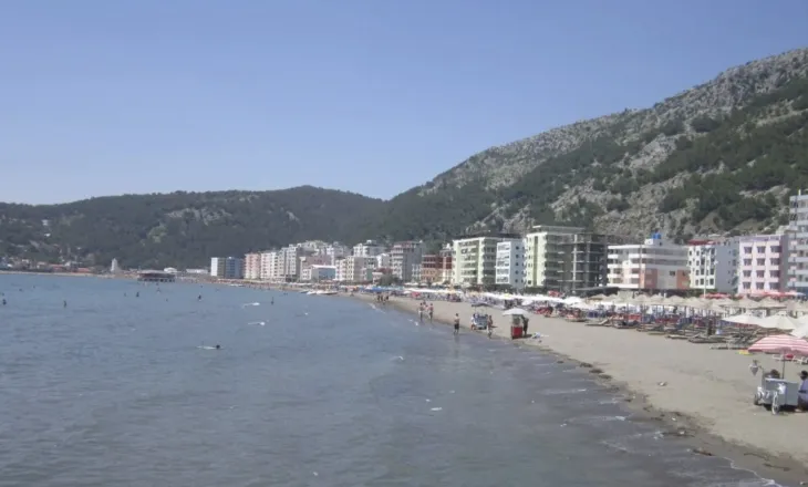 Shëngjin, 4 të rinj merren nga dallgët, dyshohet për viktima