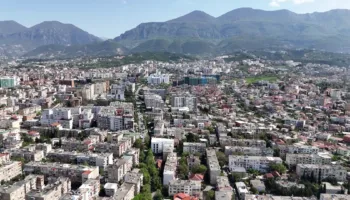 Shërbimet lënë pas prodhimin, turizmi dhe ndërtimi rriten, industria shqiptare vijon tkurrjen