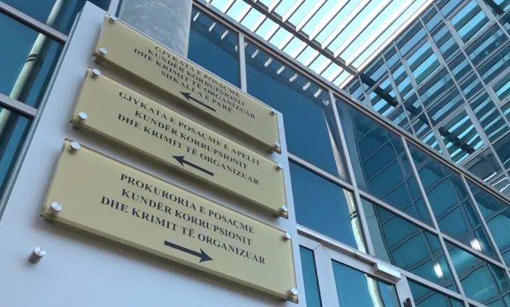 Sherr brenda kafazit në GJKKO, të pandehurit dhunojnë njëri-tjetrin, detajet e para
