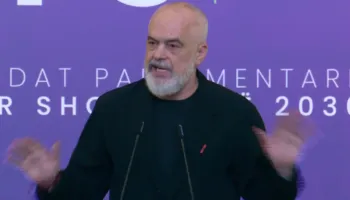“Sheshi është thjesht studio xhirimi, protesta bëhet në rrjet”, Rama: Gënjeni e frikësoni njerëzit dhe bëni para me klikime