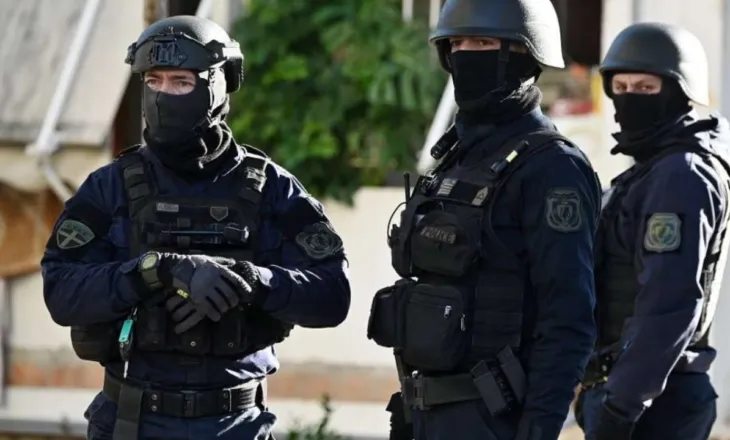 Shkatërrohet grupi shqiptar i trafikut të drogës dhe armëve në Athinë, arrestohen tetë persona