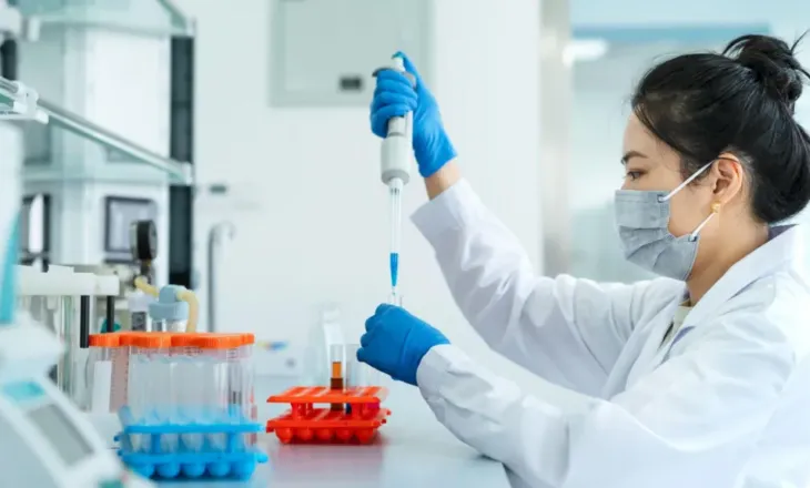 Shkencëtarët krijojnë vaksinën e parë të projektuar nga inteligjenca artificiale