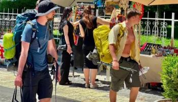 Shkodra larg protestës, plot me turistë të huaj