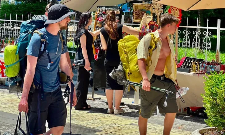 Shkodra larg protestës, plot me turistë të huaj