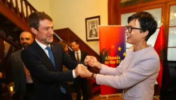 Shqipëria feston rezultatet në rrugën drejt anëtarësimit në BE, ministri Hoxha pret Komisioneren Marta Kos në Bruksel