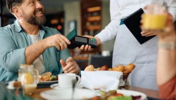 Shqipëria magnet për turistët, të ardhurat rriten me 14.8% në tremujorin e parë