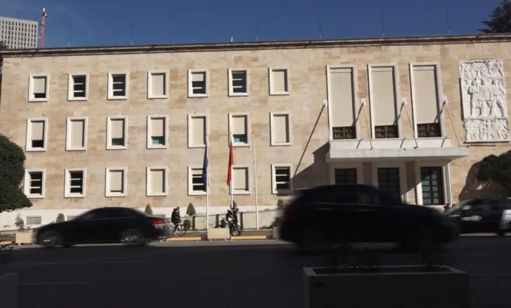 Shqipëria merr 302 milionë dollarë hua nga SHBA-të, do të përdoren për qëllime ushtarake