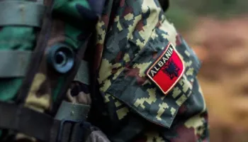 Shqipëria merr 302 mln dollarë hua nga SHBA për blerjen e armëve dhe pajisjeve ushtarake