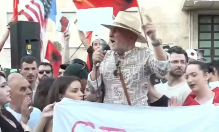 ‘Shqipëria nuk është në shitje’, Lubonja flet nga protesta: Sistemi i Ramës ka grabitur vendin, të përmbysim pushtetin