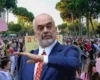 “Shqipëria nuk tërhiqet”/ Kryeministri Rama për ‘Bloomberg’: Duhet bërë dallimi midis protestave të vërteta dhe teatrit politik!