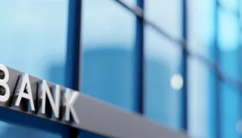 Shqipëria si ‘dele e zezë’, grupet bankare kanë kthime më të ulëta krahasuar me mesataren e tyre