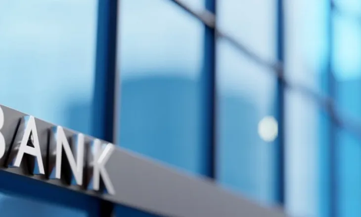 Shqipëria si ‘dele e zezë’, grupet bankare kanë kthime më të ulëta krahasuar me mesataren e tyre