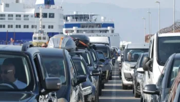 Shqipëria turistike ‘ngec’ në trafik