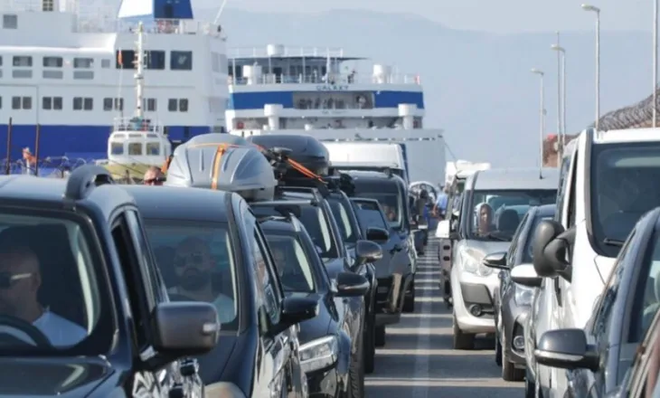 Shqipëria turistike ‘ngec’ në trafik