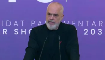 Shqiptarët i kërkojnë dorëheqjen/ Rama: Një qeveri s’e dorëzon kurrë timonin te zhurma