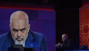 “Shqiptarët nuk e pranojnë sundimin e vendit, me një grusht oligarkësh”/ Protesta, Nano: Rama duhet të mendojë ikjen