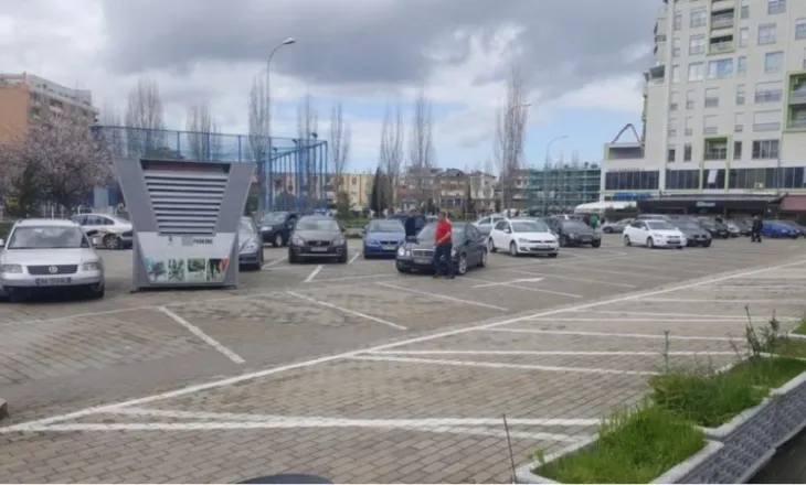 Shtrenjtohet ndjeshëm parkimi në Tiranë, banorët shpenzojnë të paktën 15 mln euro në vit