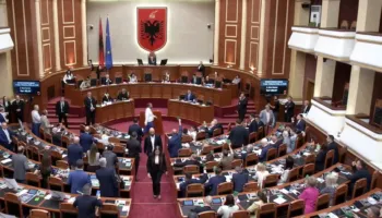 Shtyhet votimi në Kuvend, propozimi i Ballës kalon me 77 vota pro, opozita kundërshton