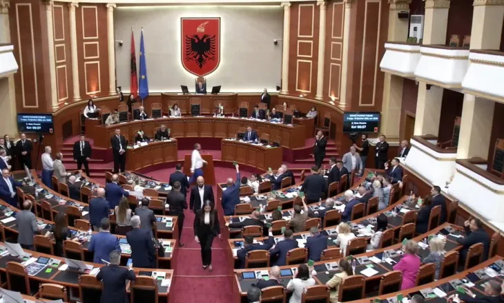Shtyhet votimi në Kuvend, propozimi i Ballës kalon me 77 vota pro, opozita kundërshton