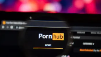 Si e vendosi përsëri Luksemburgun në një pozicion të vështirë faqja më e madhe p*rn*grafike në botë