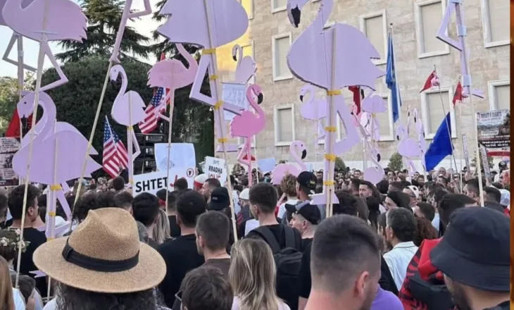 Si po e ndryshon protesta ekonominë e mbrëmjes në Tiranë, të rinjtë heqin dorë edhe nga koncertet